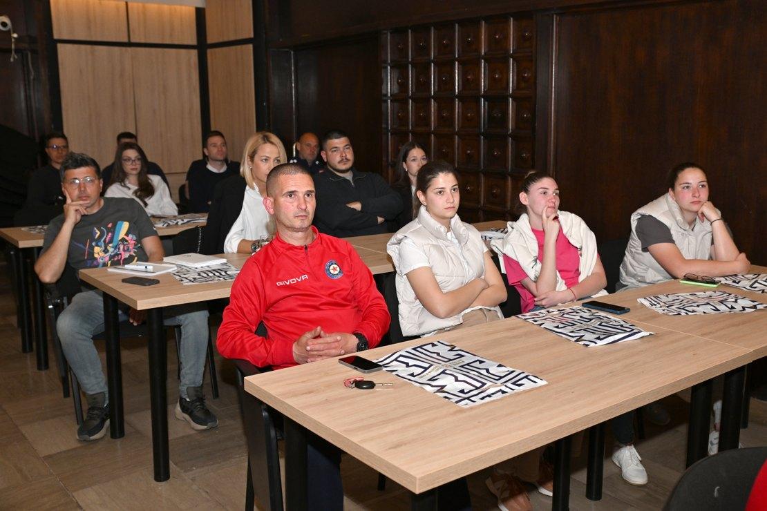 Volonteri FSS učestvuju u edukaciji u Kragujevcu na temu razvoja karijere i potencijala u sportu